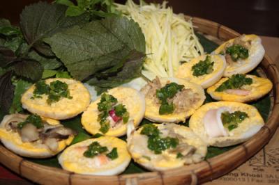 Bánh căn nổi tiếng phố biển Nha Trang